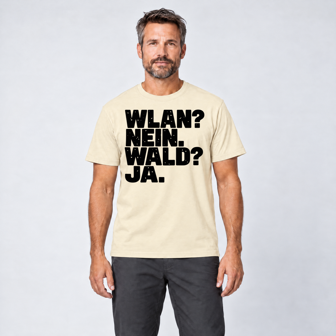 Mann trägt WLAN? Nein. Wald? Ja. – T-Shirt Unisex in Natur, Ansicht von vorn