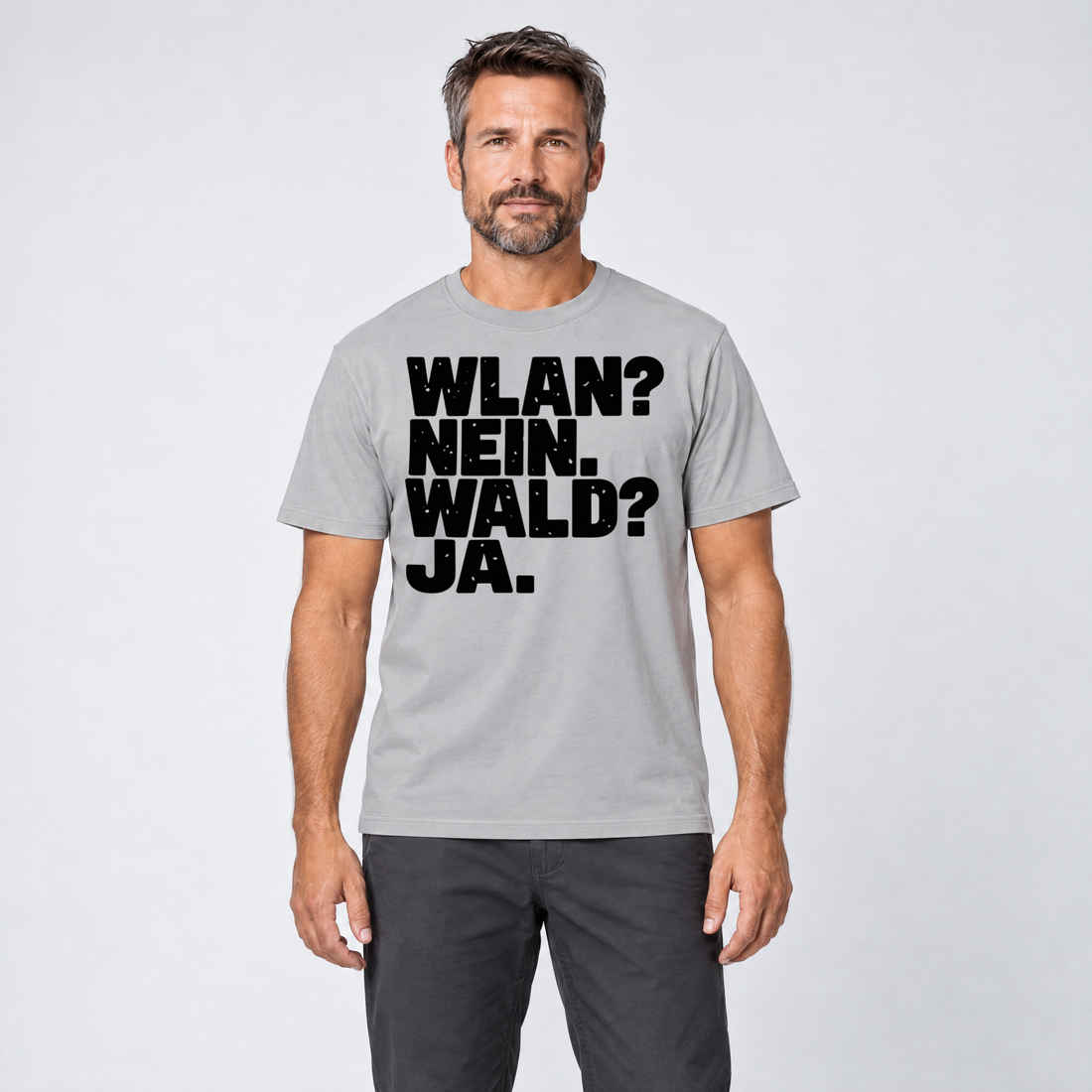 Mann trägt WLAN? Nein. Wald? Ja. – T-Shirt Unisex in Hellgrau, Ansicht von vorn